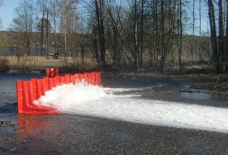 Ook als waterkering bij stromend water kan dit waterschot worden ingezet.